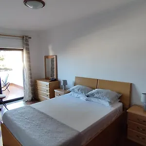Quarto Com Varanda No Centro Em Tavira